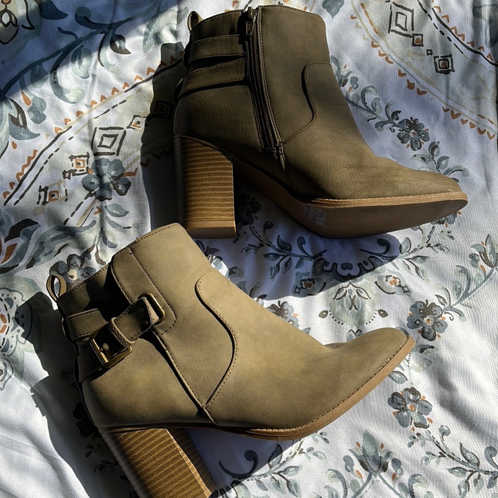 Charlotte Russe Carl Heeled Boots; 8